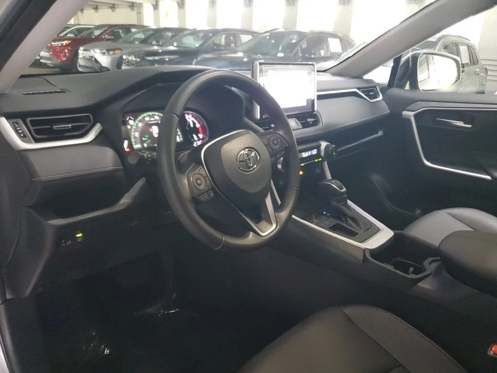 2024 Toyota RAV4 XLE Premium photo 22