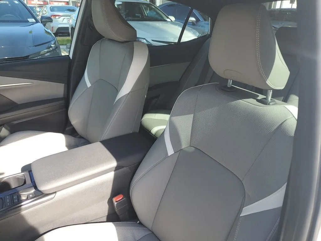 2026 Toyota Camry SE photo 18