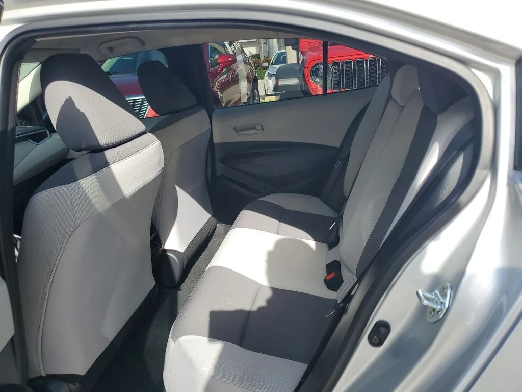 2025 Toyota Corolla LE photo 12