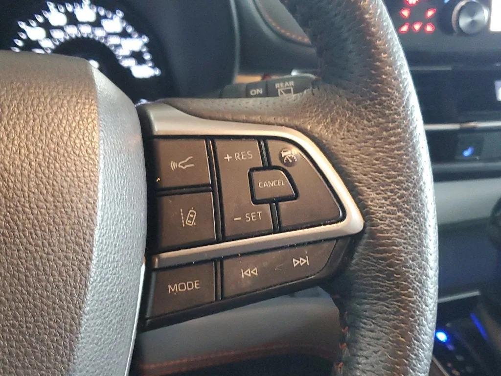 2021 Toyota Sienna XSE 7 Passenger photo 24