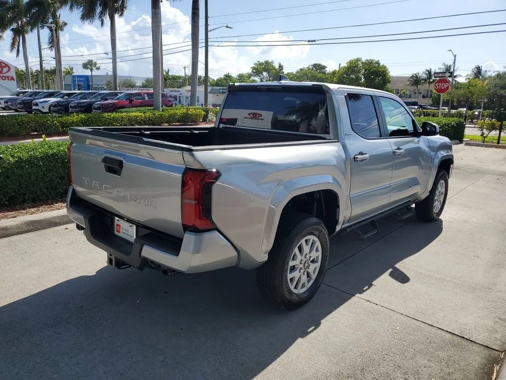 2025 Toyota Tacoma SR5 photo 3