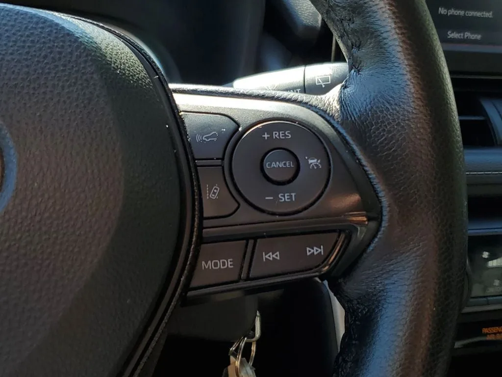 2021 Toyota RAV4 LE photo 24