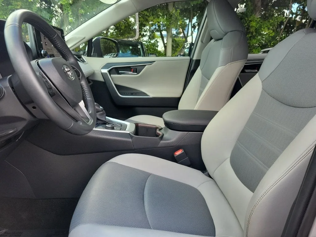 2023 Toyota RAV4 Hybrid Limited photo 19