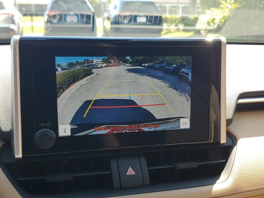 2024 Toyota RAV4 Hybrid XLE photo 27