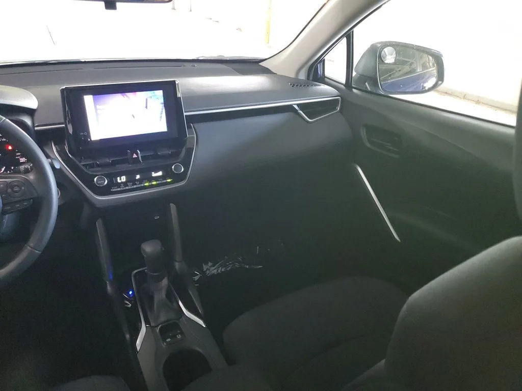 2023 Toyota Corolla Cross LE photo 15