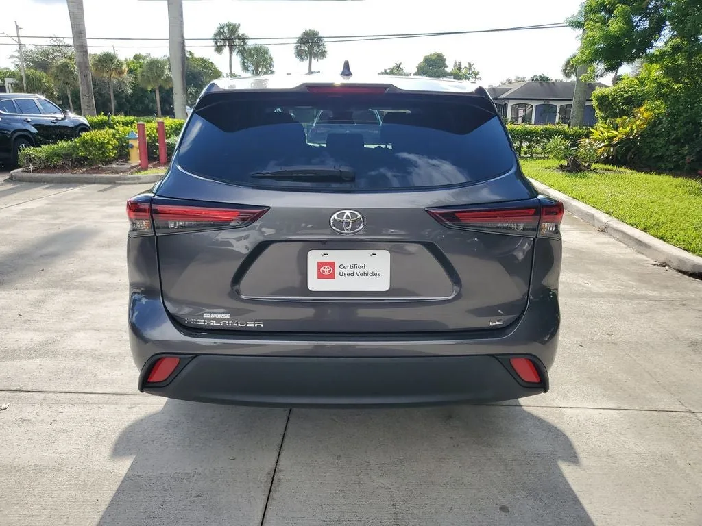 2024 Toyota Highlander LE photo 5