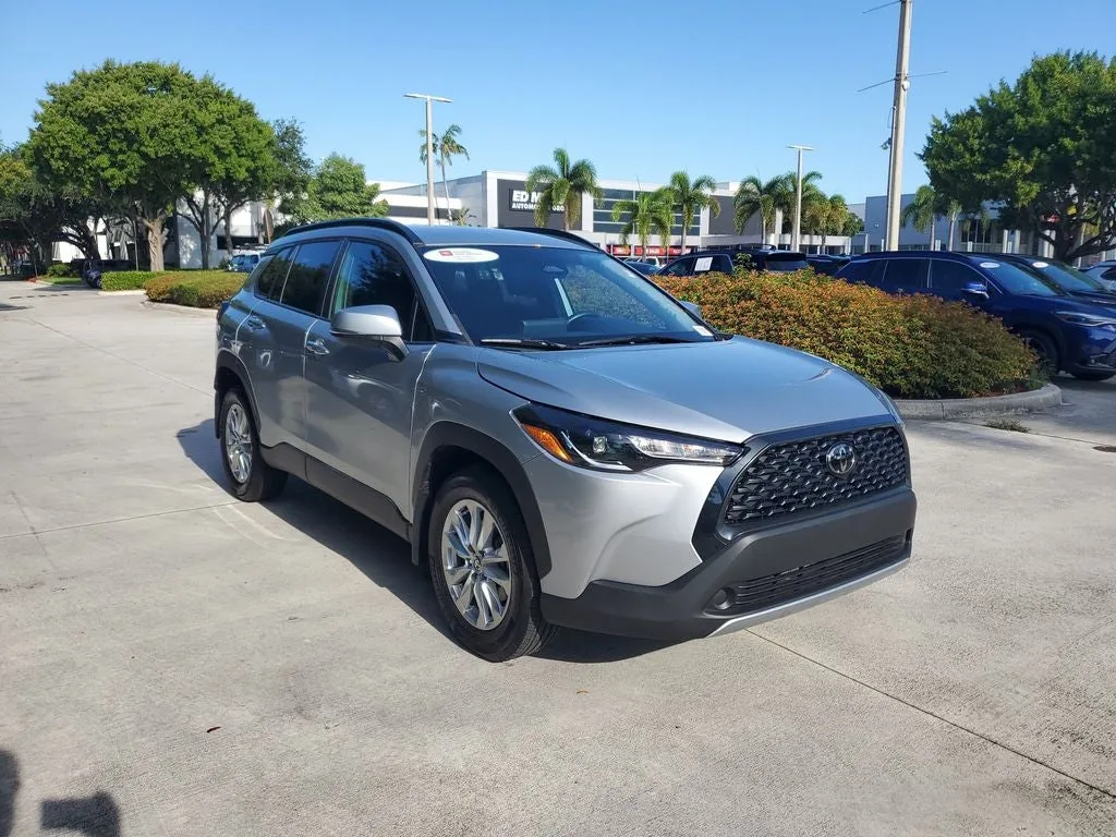 2024 Toyota Corolla Cross LE photo 3