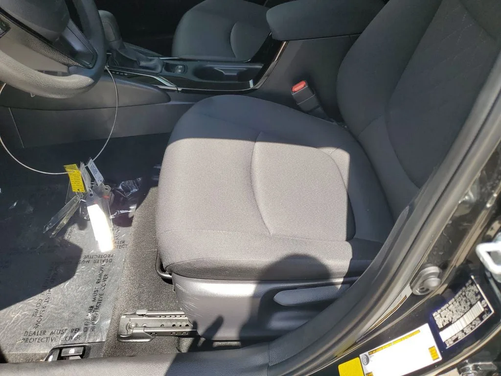 2021 Toyota Corolla LE photo 20