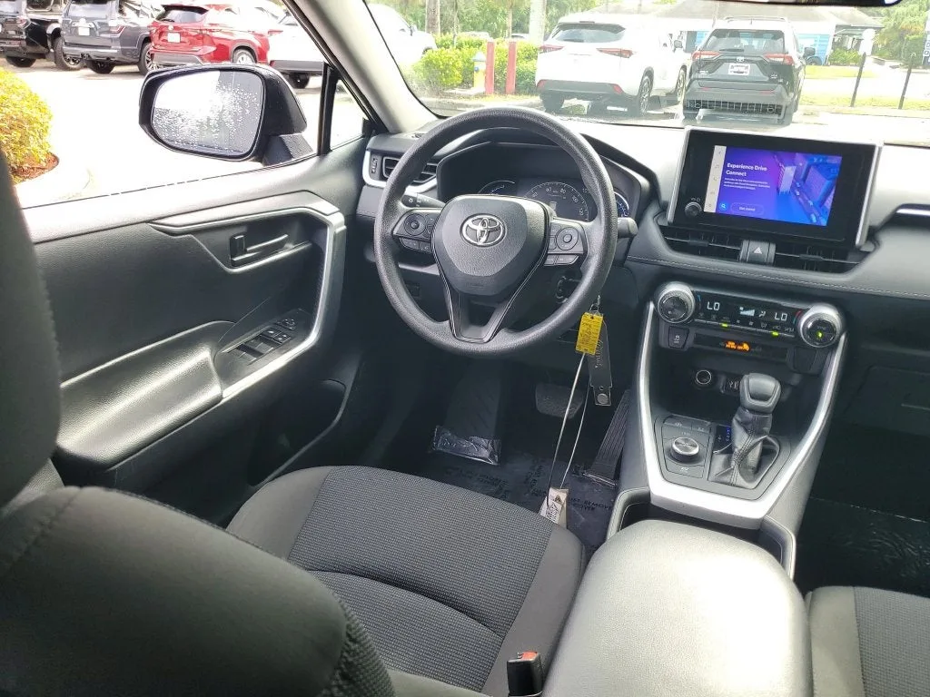 2025 Toyota RAV4 Hybrid LE photo 14