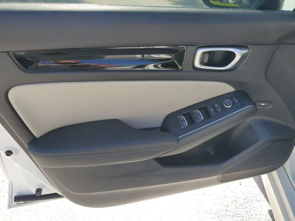 2024 Honda Civic Touring photo 18