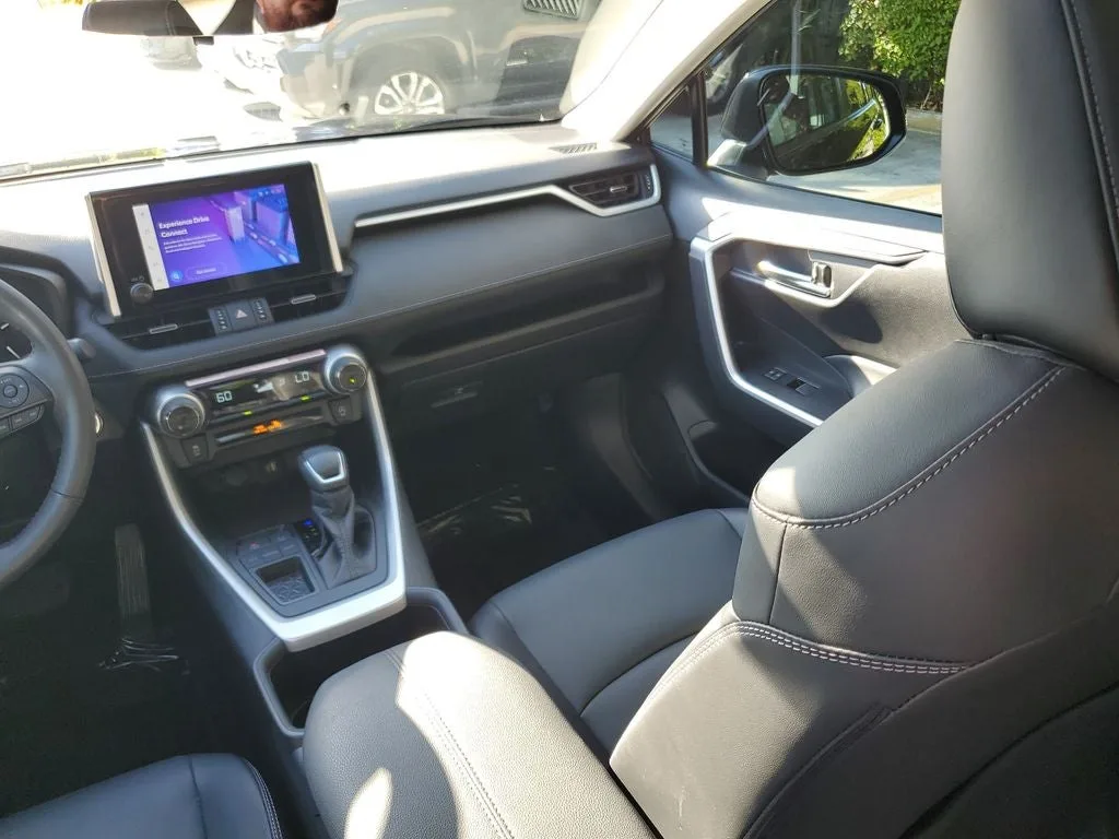 2024 Toyota RAV4 XLE Premium photo 16