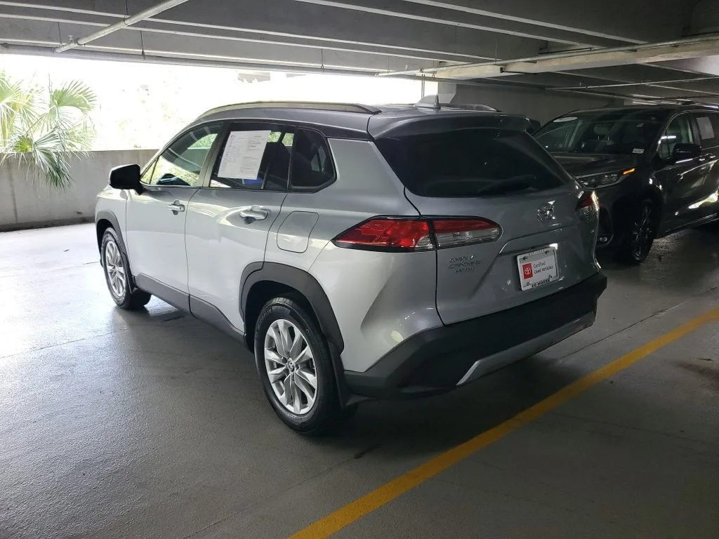 2023 Toyota Corolla Cross LE photo 6