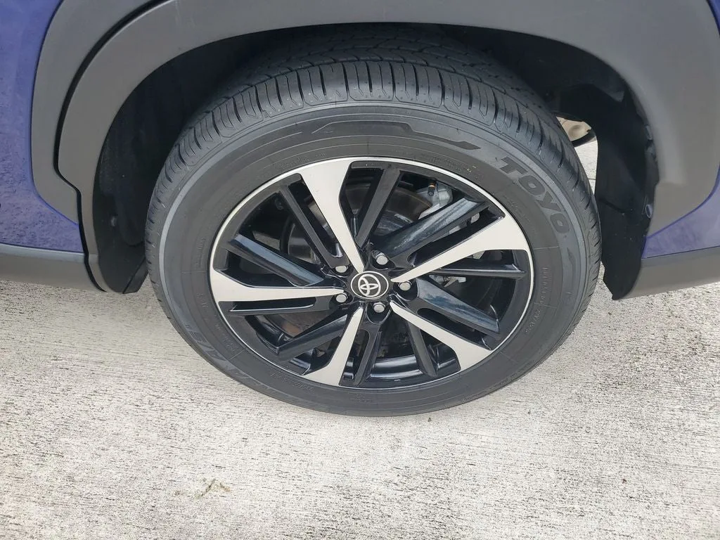 2023 Toyota Corolla Cross Hybrid XSE photo 7