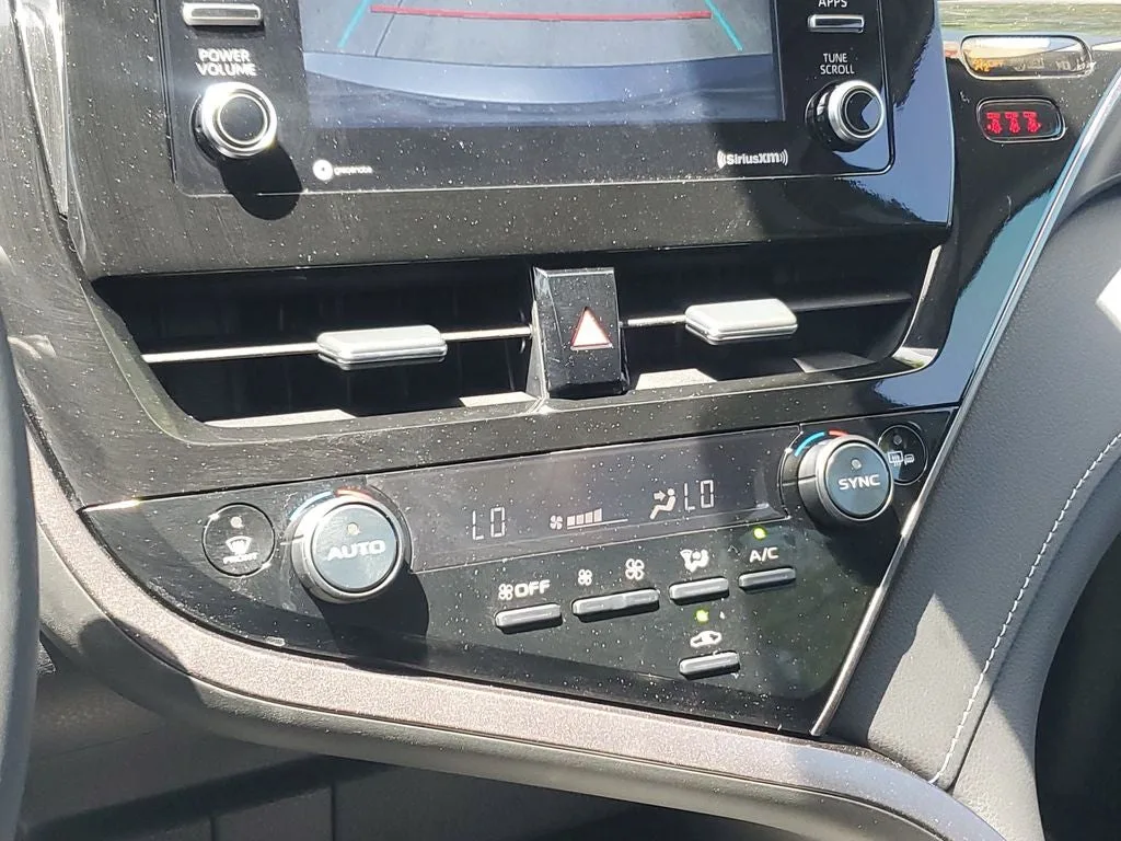 2024 Toyota Camry Hybrid SE photo 28
