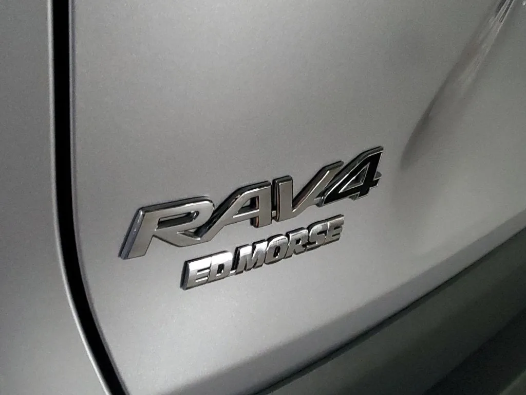 2023 Toyota RAV4 XLE photo 8
