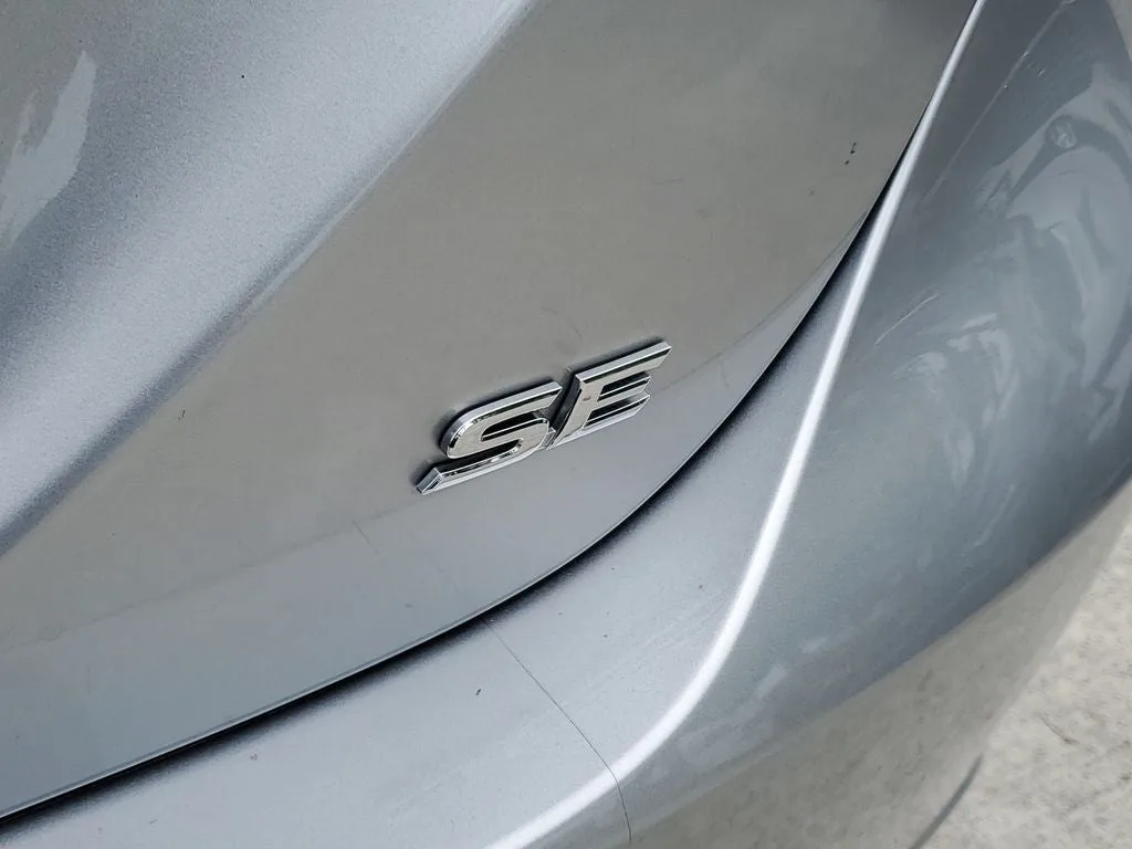 2024 Toyota Camry SE photo 9