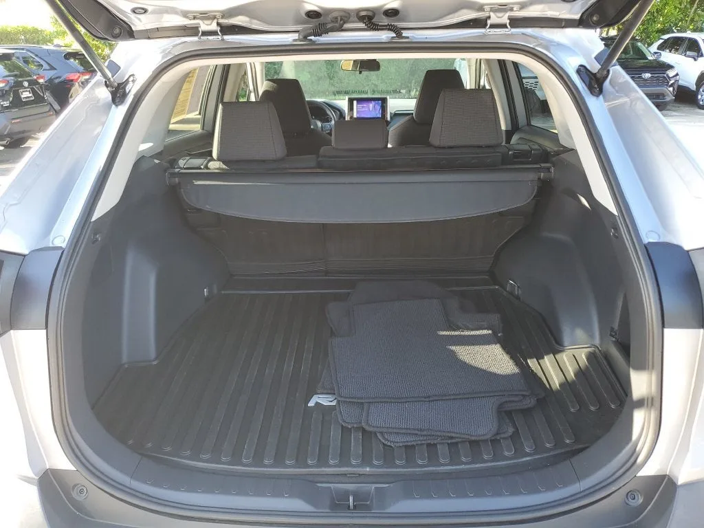 2024 Toyota RAV4 LE photo 10