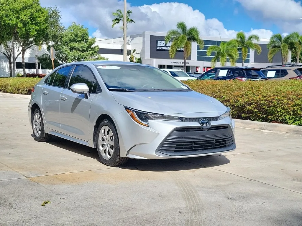2024 Toyota Corolla LE photo 3