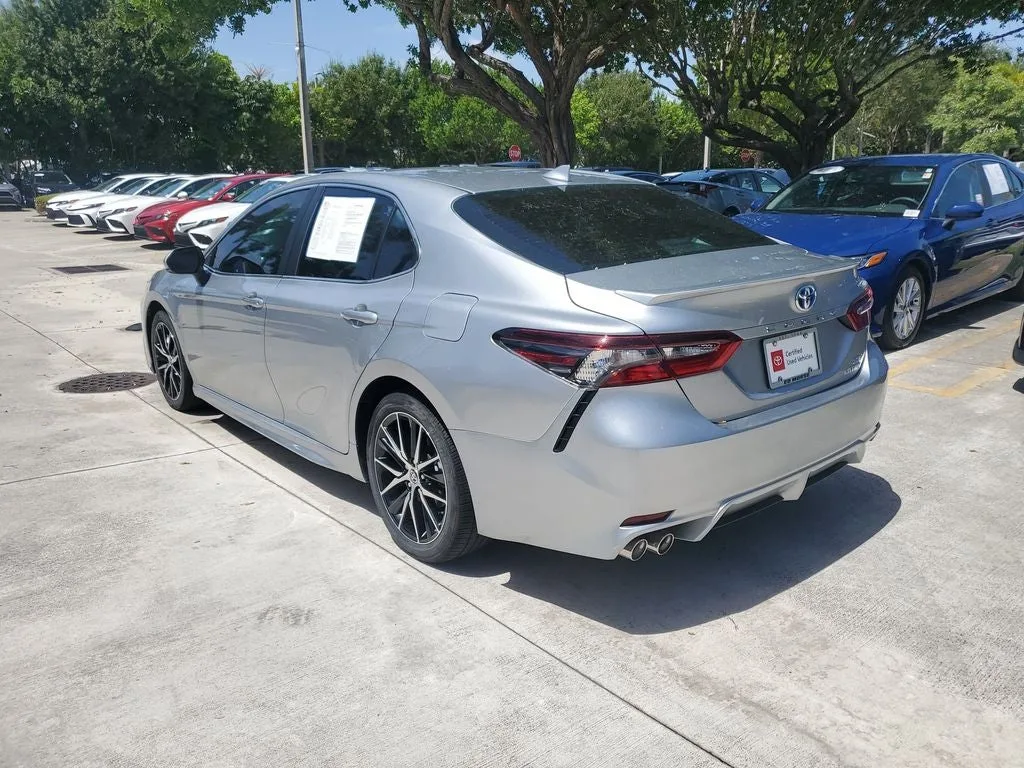 2024 Toyota Camry Hybrid SE photo 6