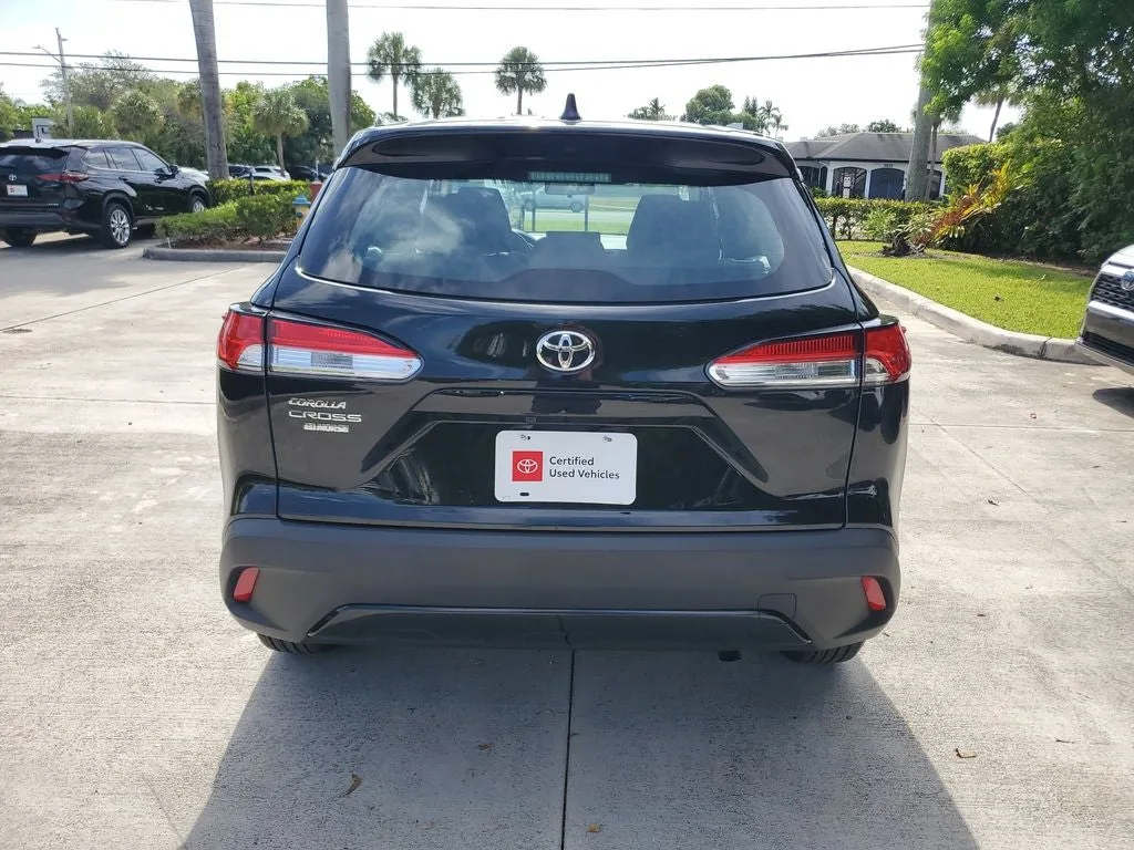2024 Toyota Corolla Cross L photo 5