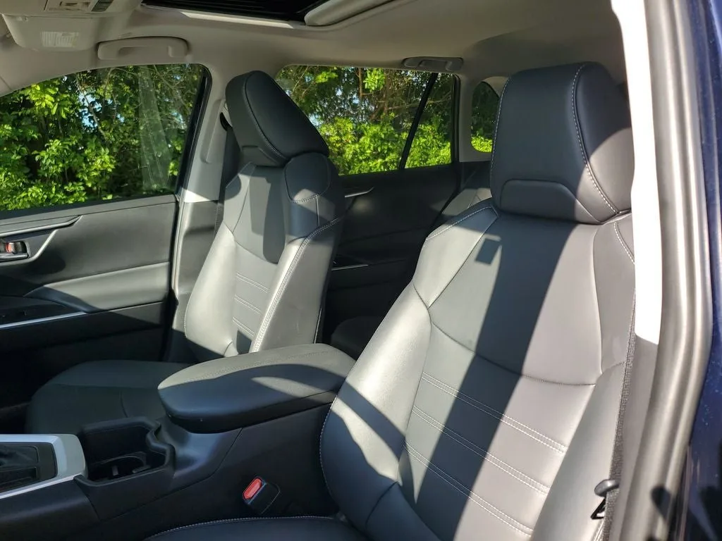 2024 Toyota RAV4 XLE Premium photo 20