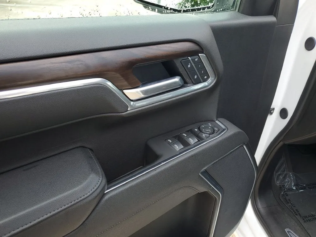 2025 GMC Sierra 1500 SLT photo 19