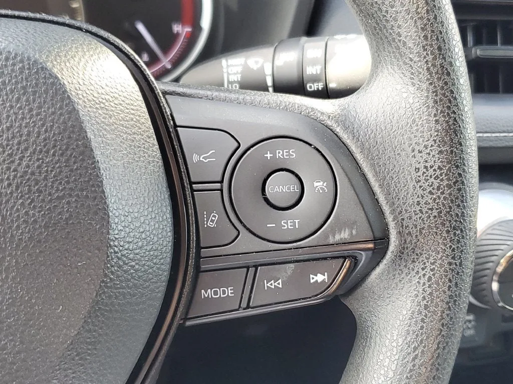 2023 Toyota RAV4 XLE photo 23