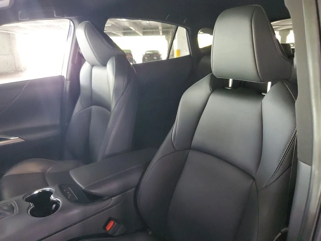 2023 Toyota Venza XLE photo 20