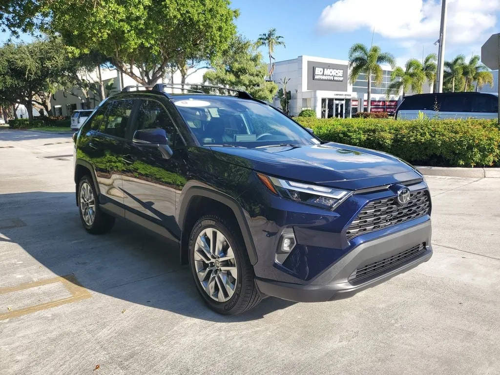 2024 Toyota RAV4 XLE Premium photo 3