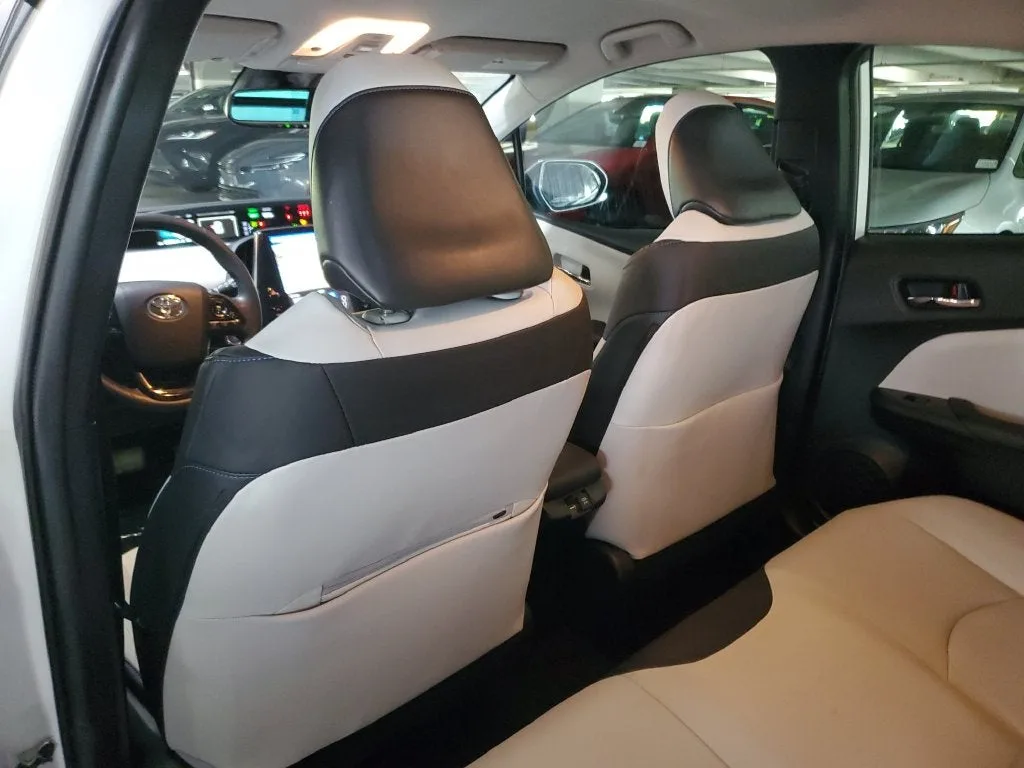 2021 Toyota Prius Limited photo 13