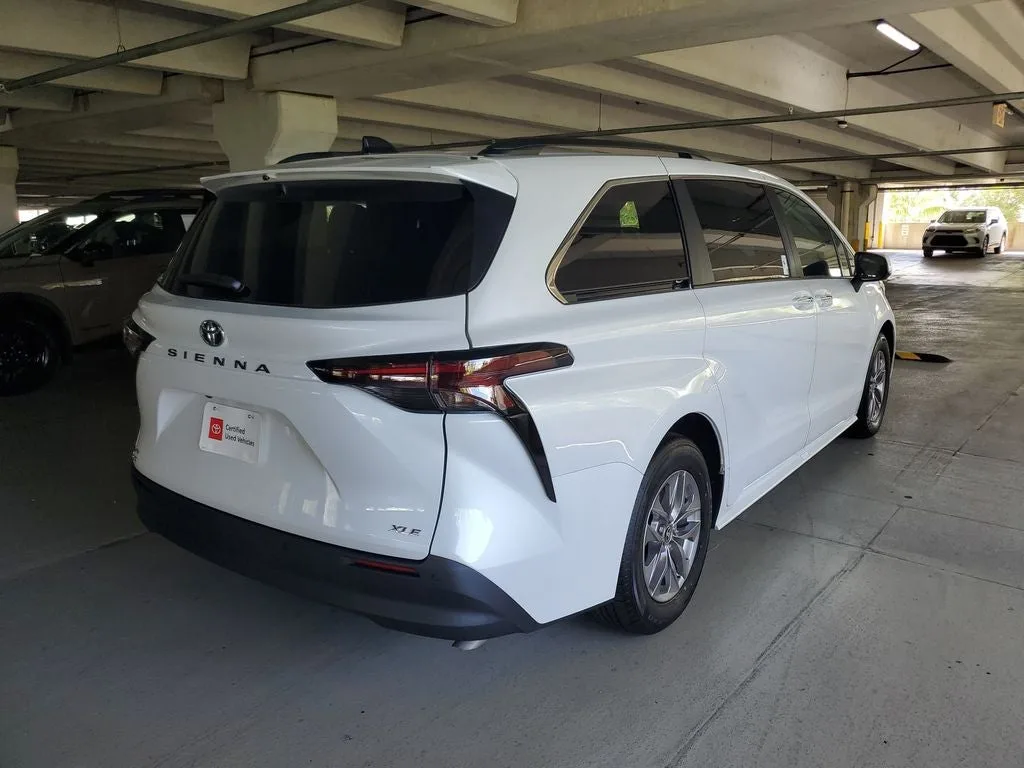 2026 Toyota Sienna XLE 7 Passenger photo 4