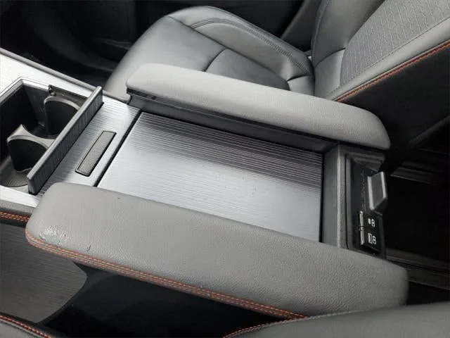 2022 Toyota Sienna XSE 7 Passenger photo 36