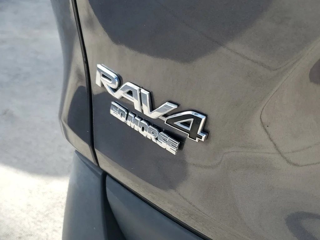 2023 Toyota RAV4 XLE photo 7