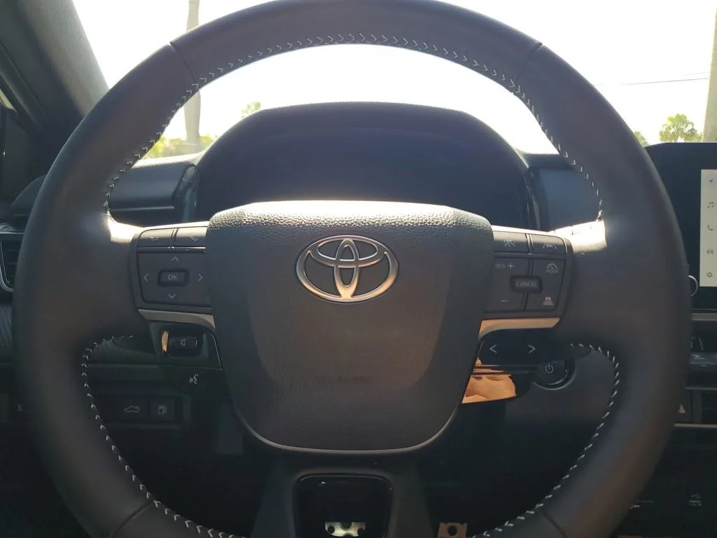 2025 Toyota Camry SE photo 20