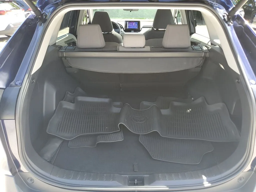 2024 Toyota RAV4 XLE photo 10
