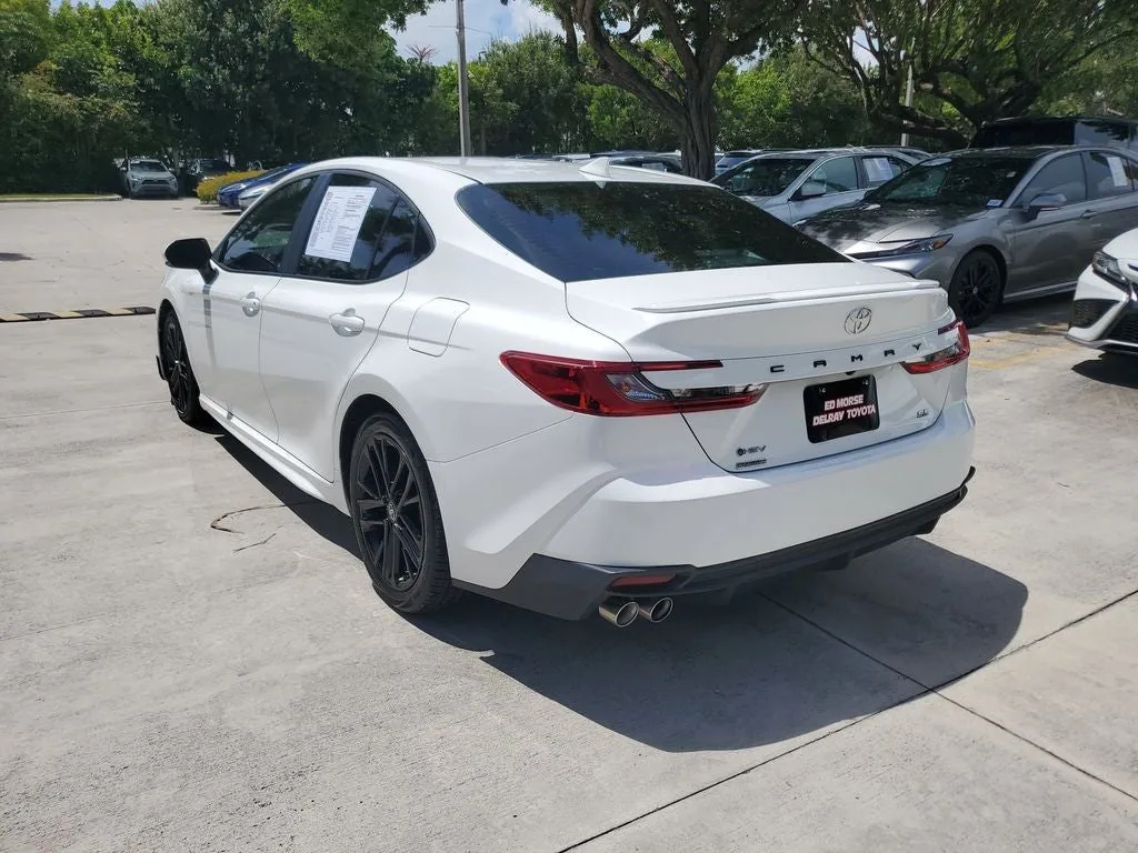2025 Toyota Camry SE photo 4