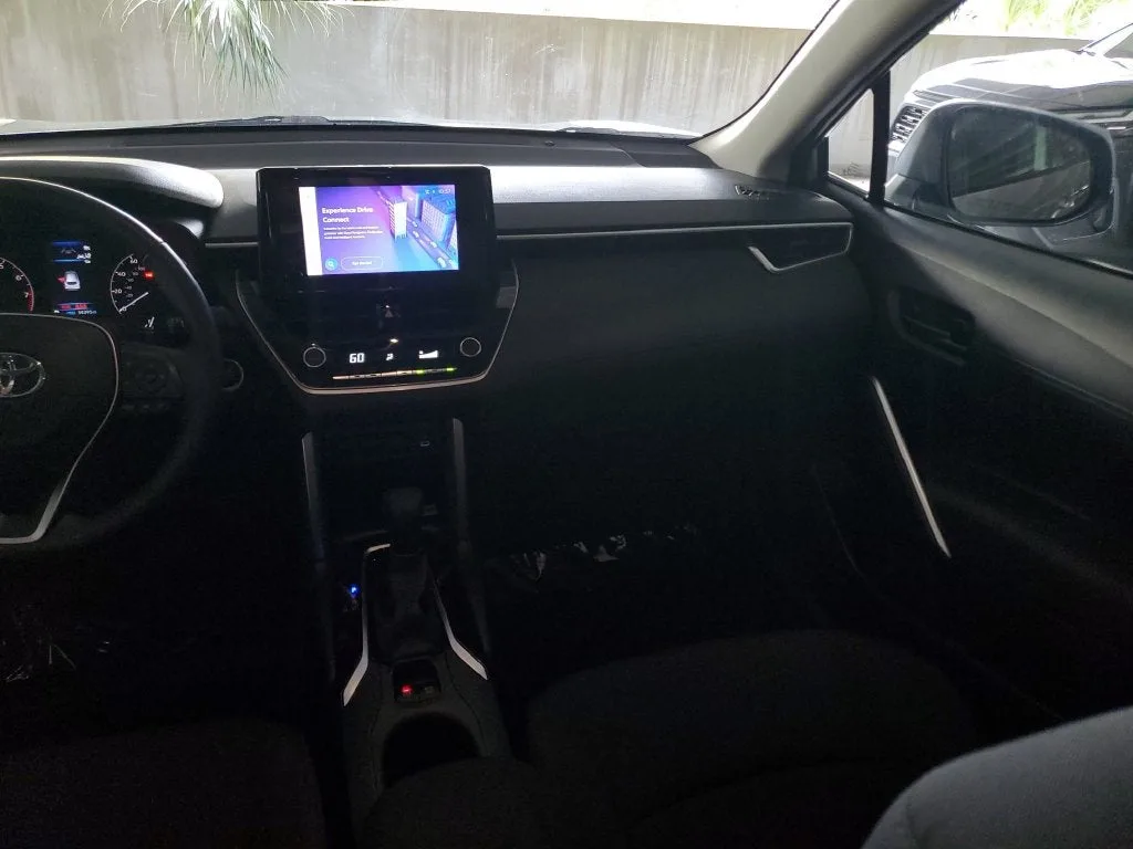 2023 Toyota Corolla Cross LE photo 16