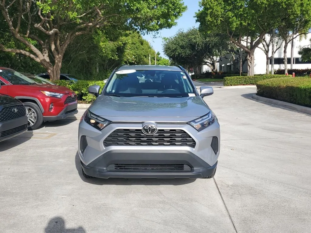 2024 Toyota RAV4 XLE photo 2