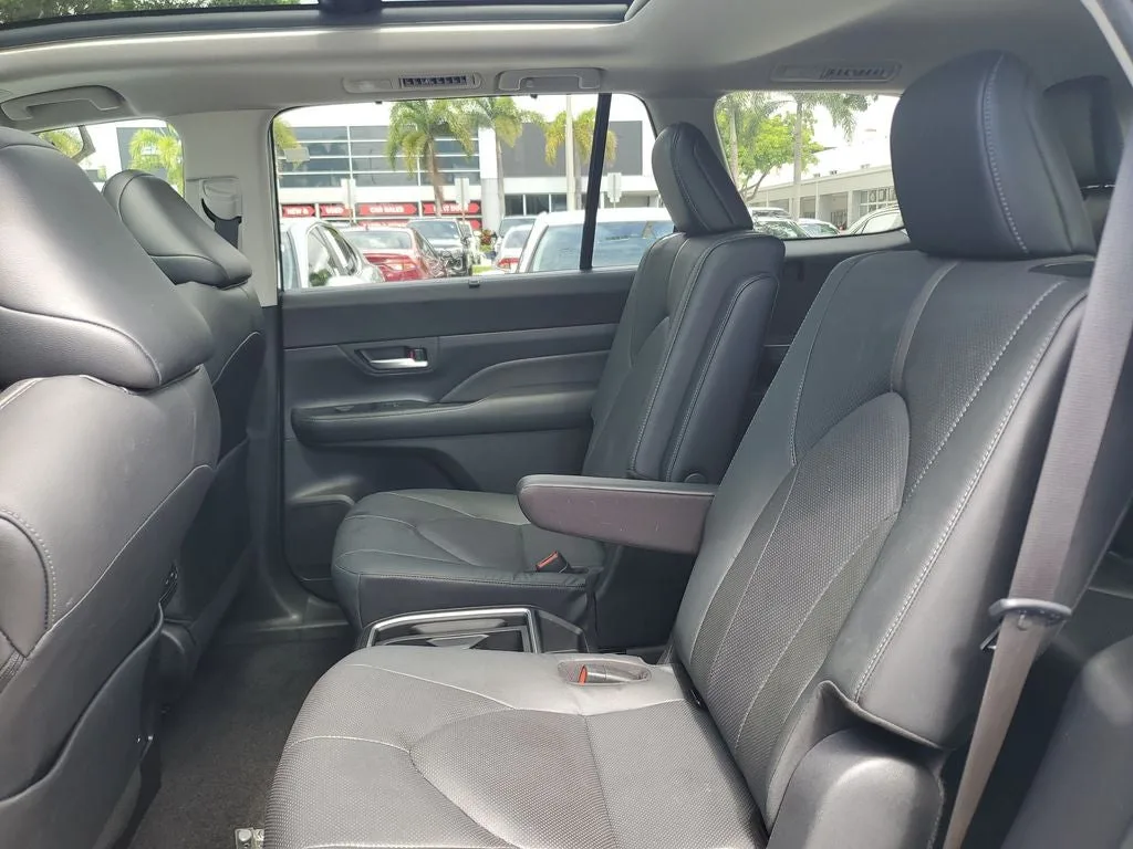 2024 Toyota Grand Highlander Platinum photo 14