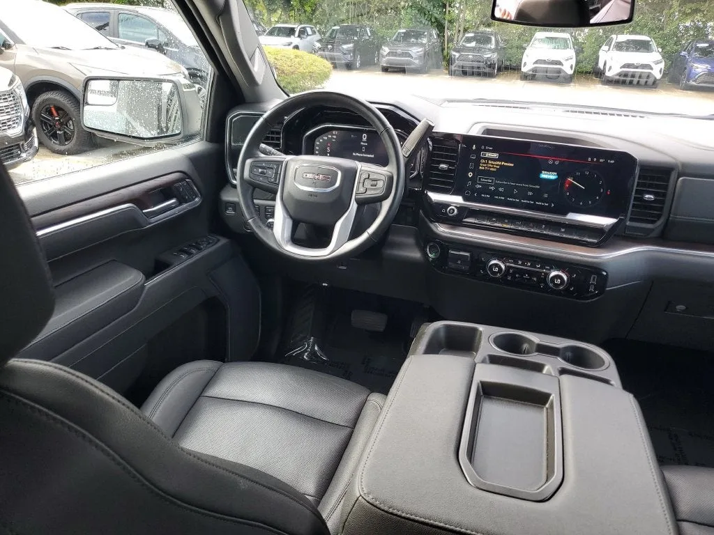 2025 GMC Sierra 1500 SLT photo 15