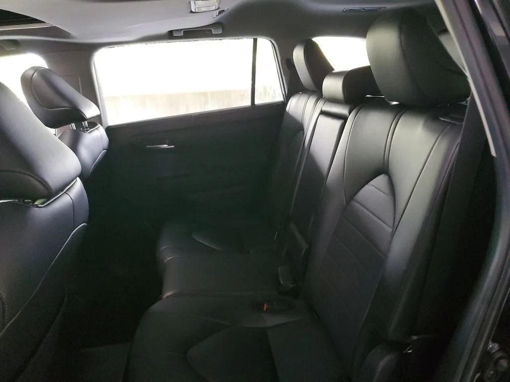 2024 Toyota Highlander XLE photo 13