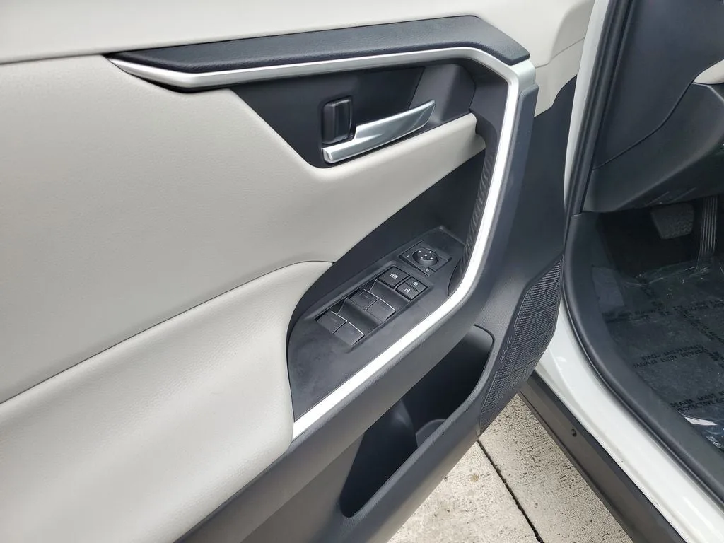 2024 Toyota RAV4 XLE Premium photo 20