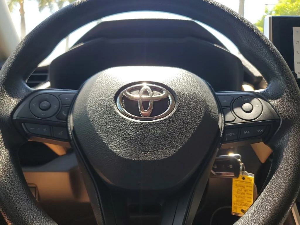 2025 Toyota RAV4 Hybrid LE photo 22