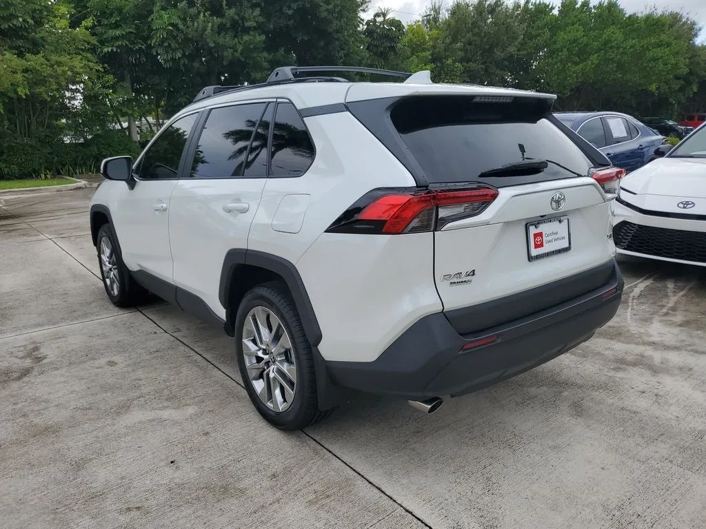 2024 Toyota RAV4 XLE Premium photo 6
