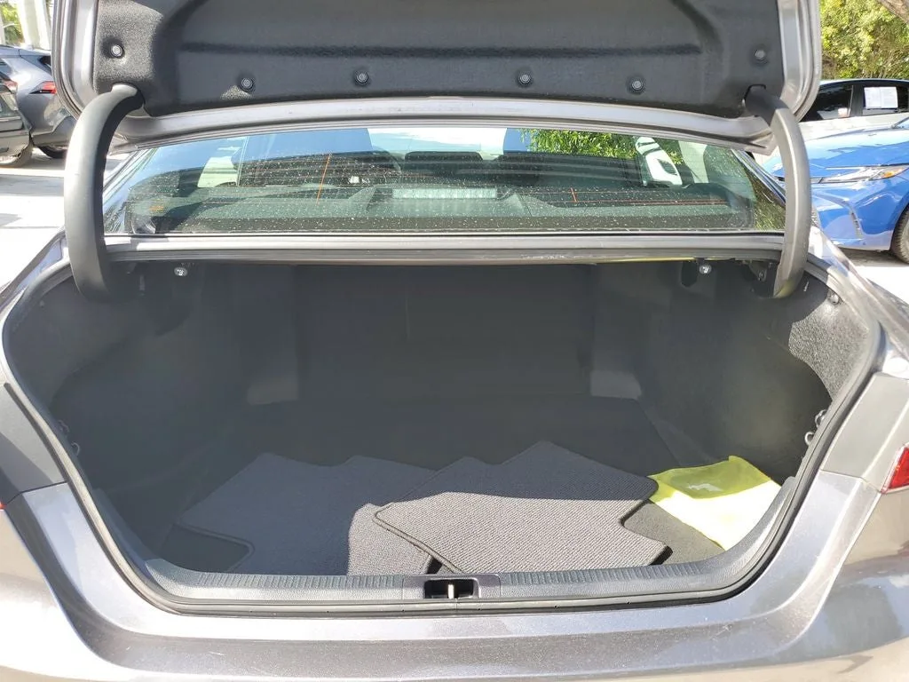 2023 Toyota Camry LE photo 9
