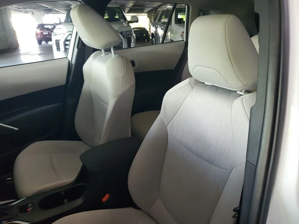 2024 Toyota Corolla Cross LE photo 19