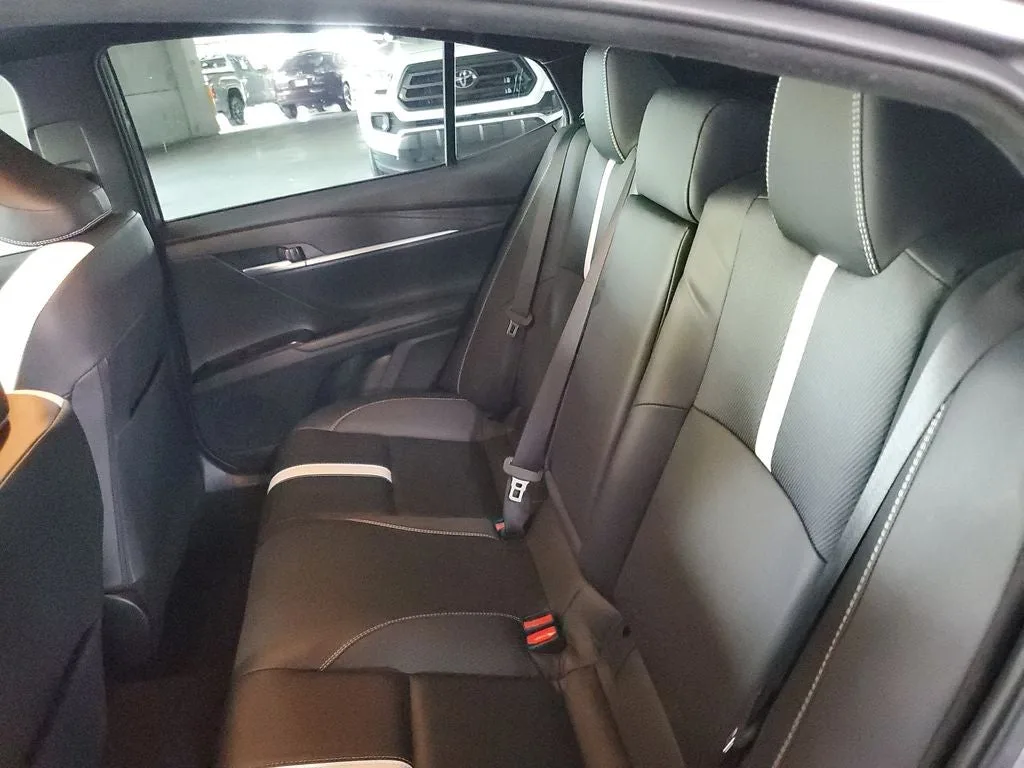 2025 Toyota Camry SE photo 10
