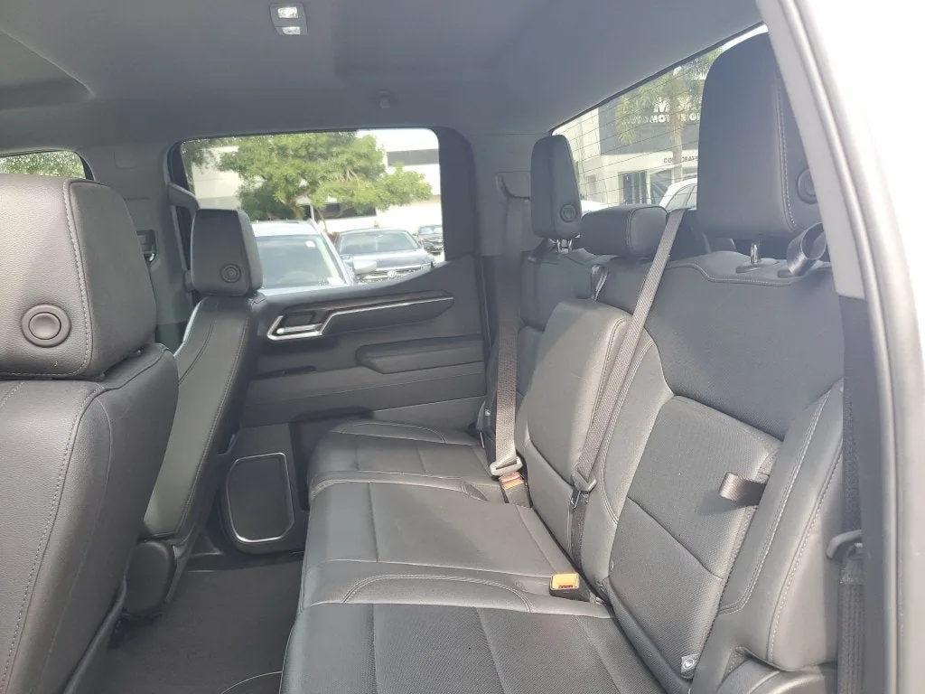 2025 GMC Sierra 1500 SLT photo 13