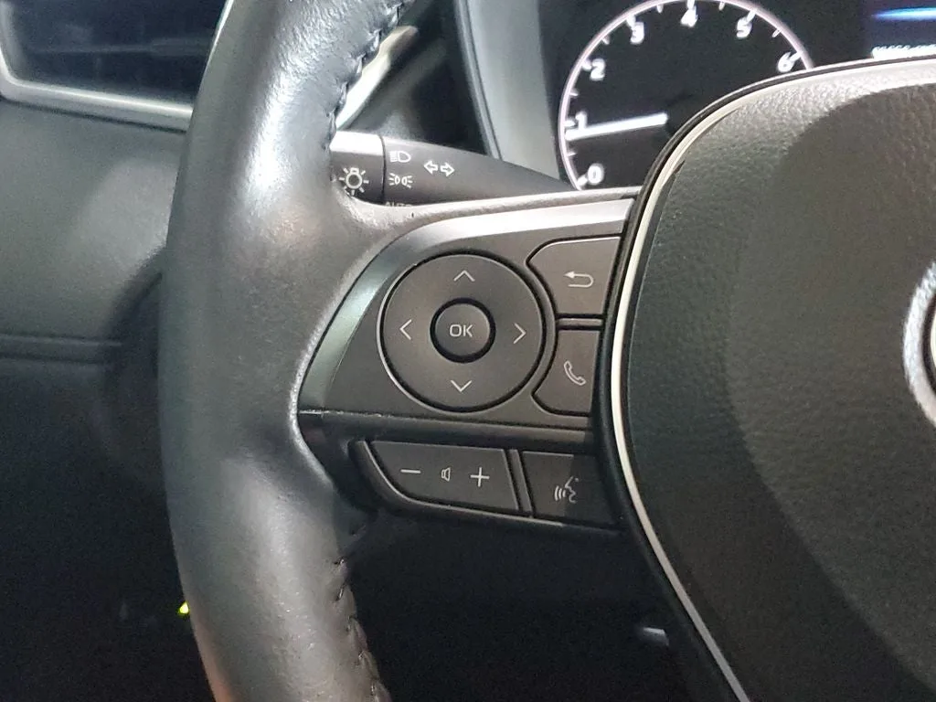 2024 Toyota Corolla Cross LE photo 23