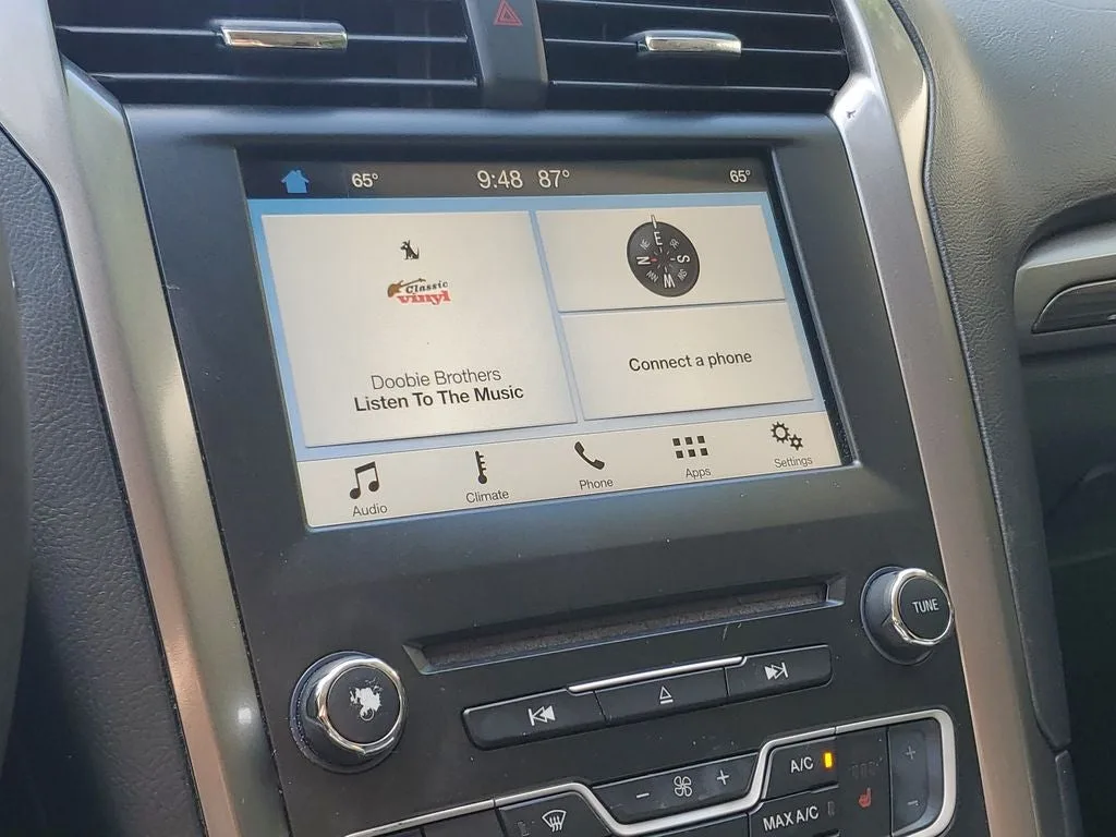 2017 Ford Fusion SE photo 28